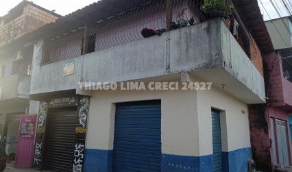 Prédio de esquina com residência e pontos comerciais